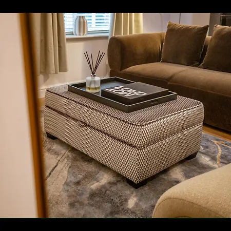 Apartment Bank House *