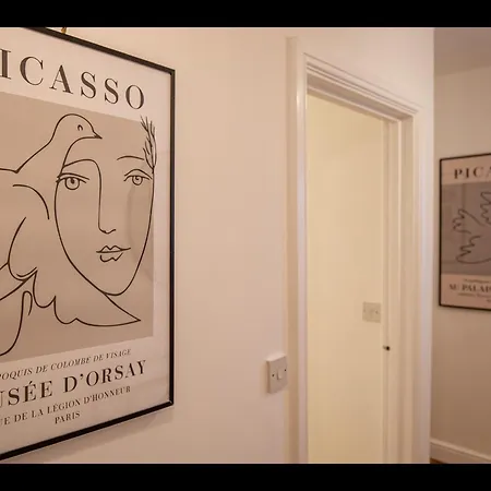 Apartment Bank House *