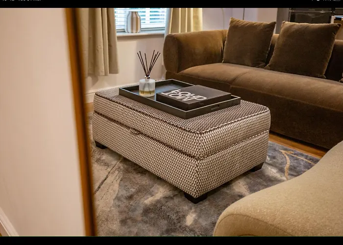 Apartment Bank House *