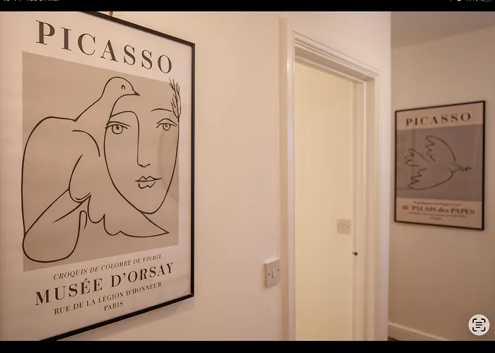 Apartment Bank House *